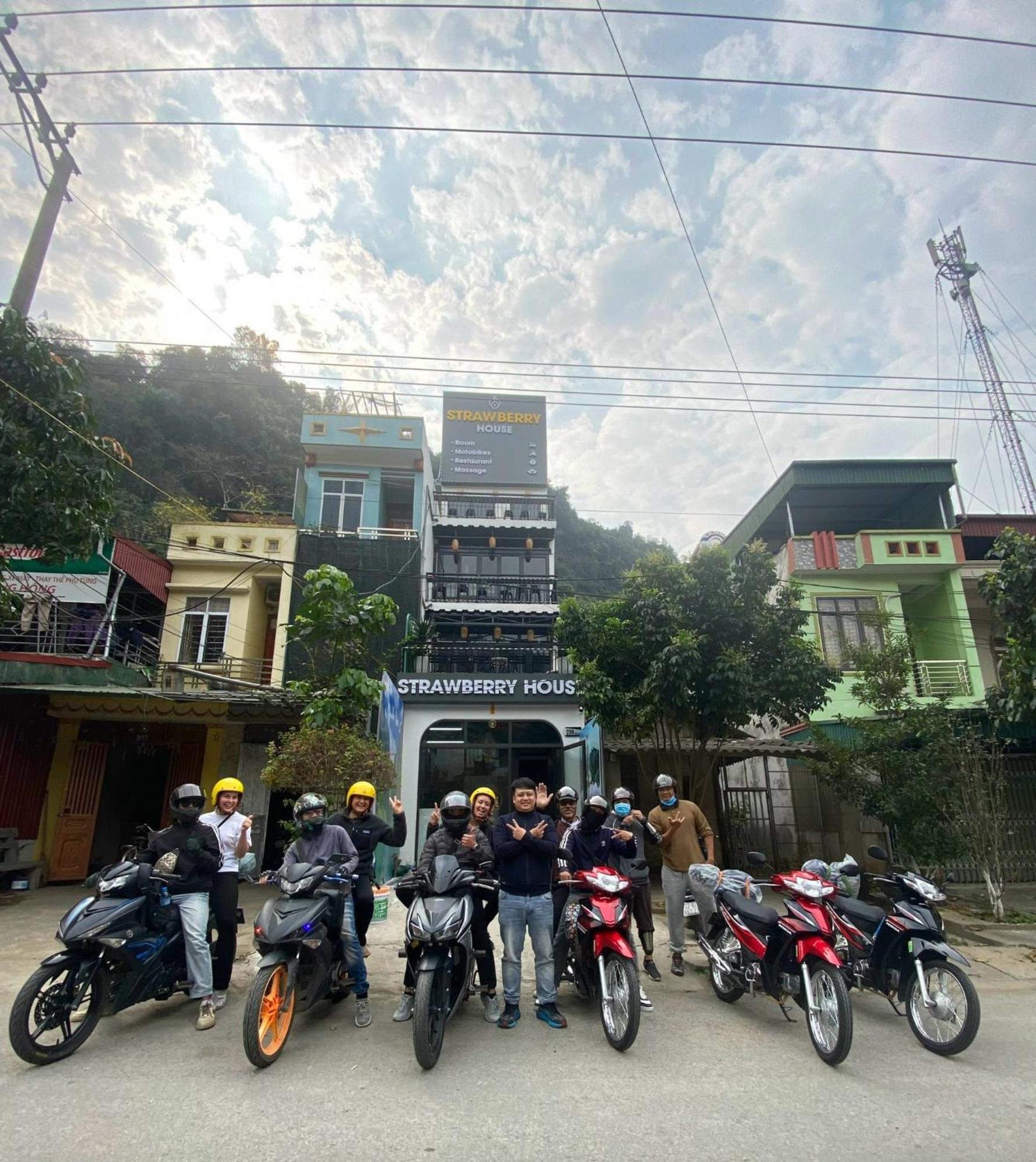 Strawberry House , Tour & Motorbikes Rentel Bed and Breakfast Ha Giang Εξωτερικό φωτογραφία