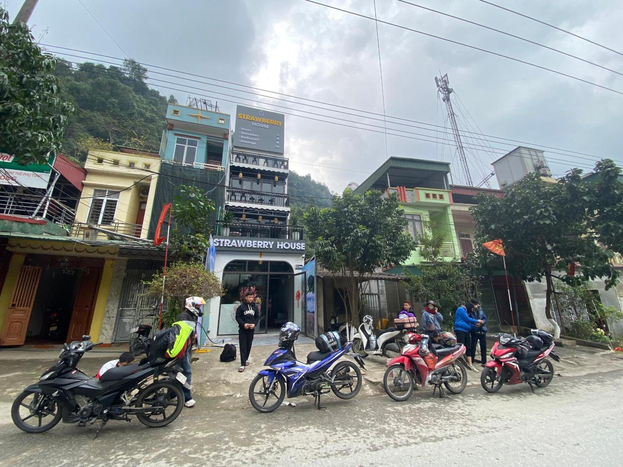 Strawberry House , Tour & Motorbikes Rentel Bed and Breakfast Ha Giang Εξωτερικό φωτογραφία