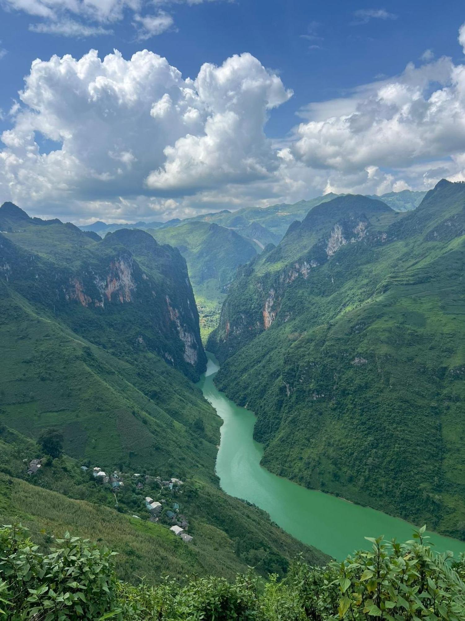 Strawberry House , Tour & Motorbikes Rentel Bed and Breakfast Ha Giang Εξωτερικό φωτογραφία