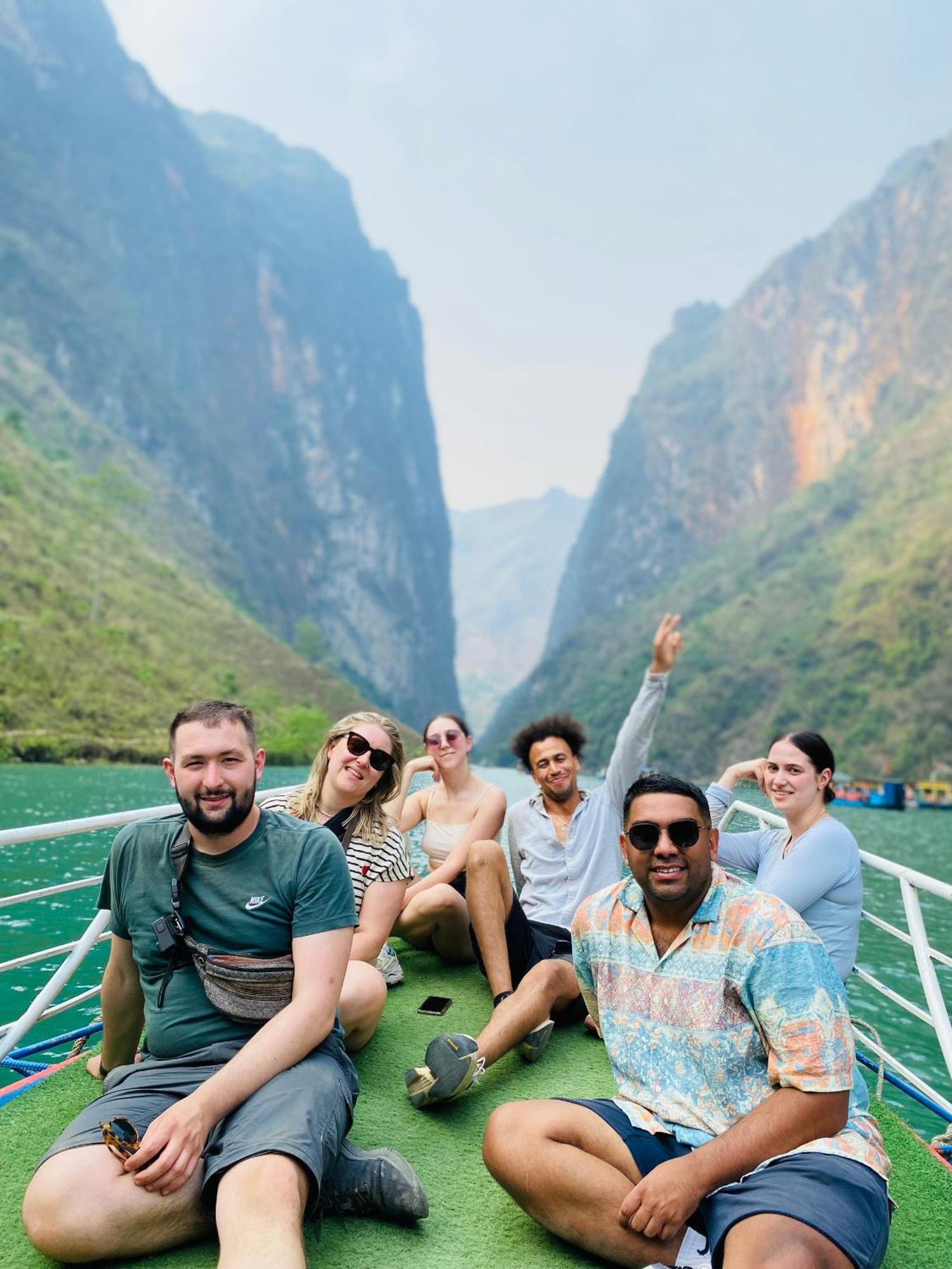 Strawberry House , Tour & Motorbikes Rentel Bed and Breakfast Ha Giang Εξωτερικό φωτογραφία