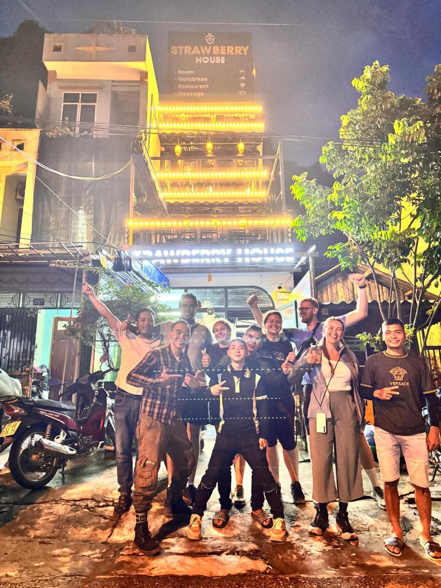 Strawberry House , Tour & Motorbikes Rentel Bed and Breakfast Ha Giang Εξωτερικό φωτογραφία
