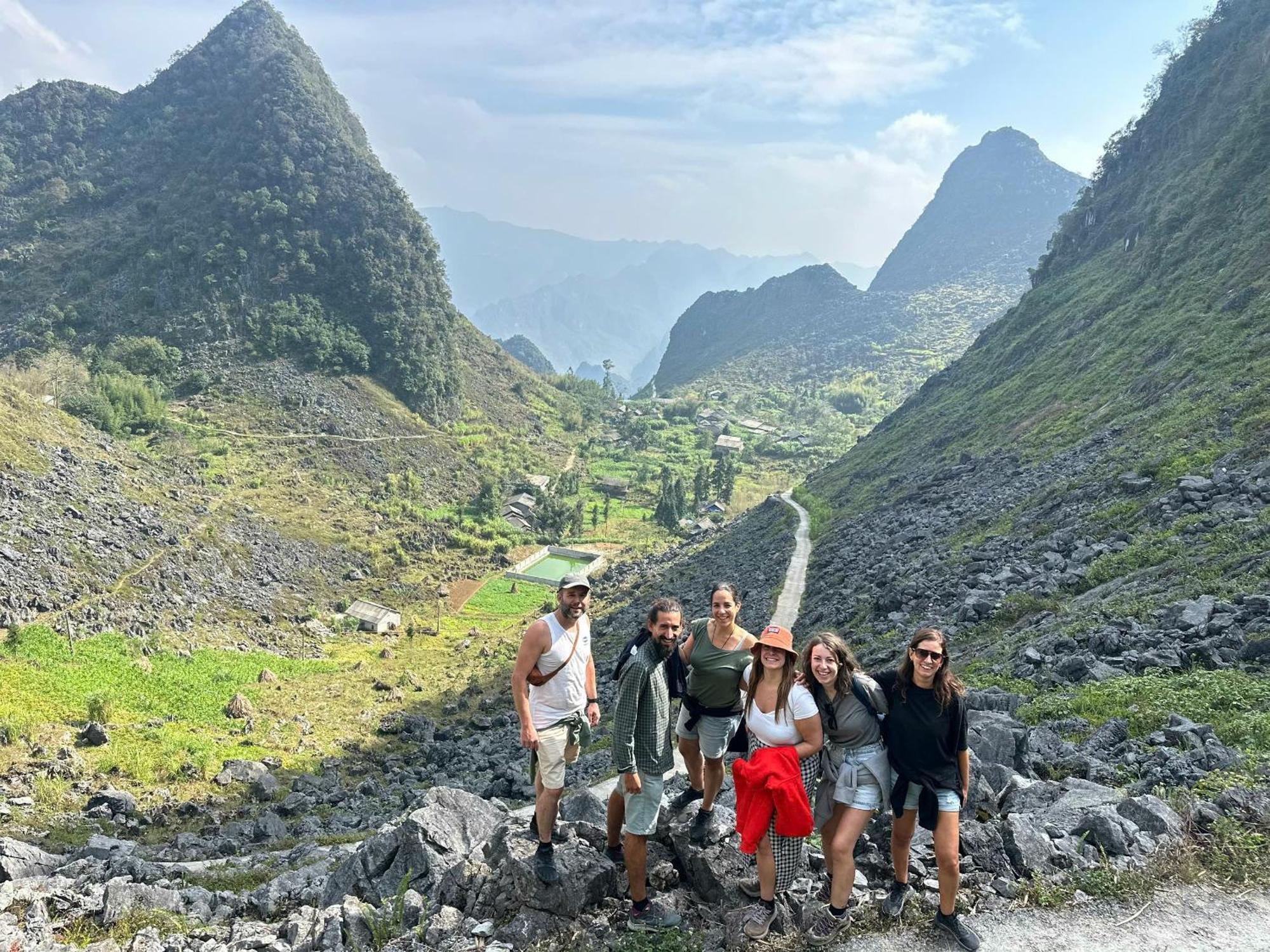 Strawberry House , Tour & Motorbikes Rentel Bed and Breakfast Ha Giang Εξωτερικό φωτογραφία