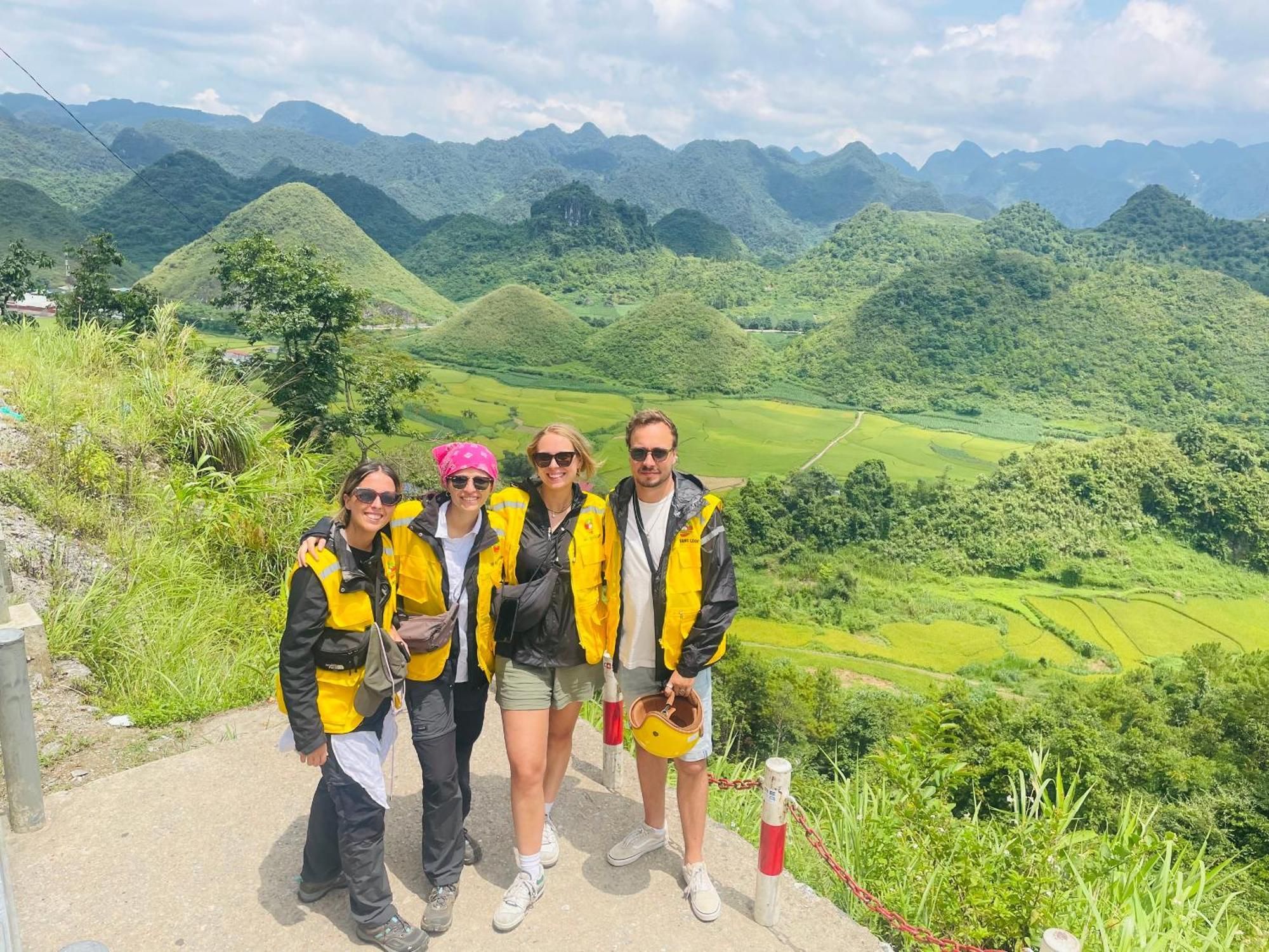 Strawberry House , Tour & Motorbikes Rentel Bed and Breakfast Ha Giang Εξωτερικό φωτογραφία