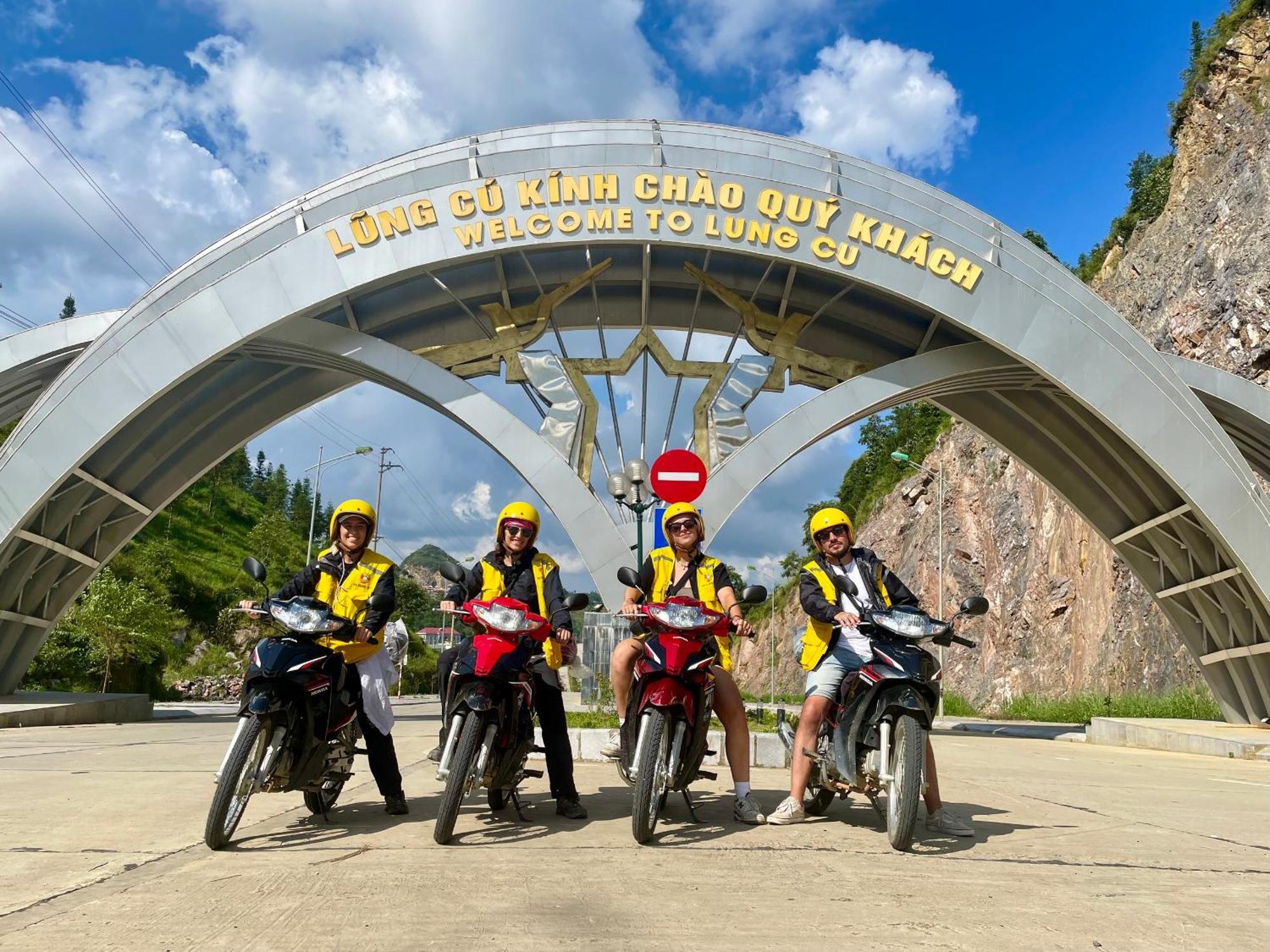 Strawberry House , Tour & Motorbikes Rentel Bed and Breakfast Ha Giang Εξωτερικό φωτογραφία