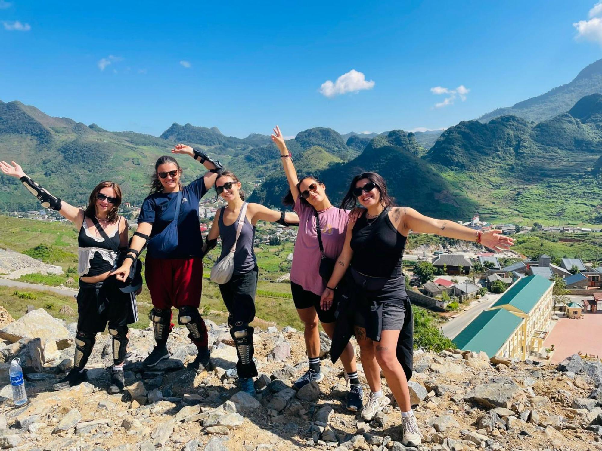 Strawberry House , Tour & Motorbikes Rentel Bed and Breakfast Ha Giang Εξωτερικό φωτογραφία