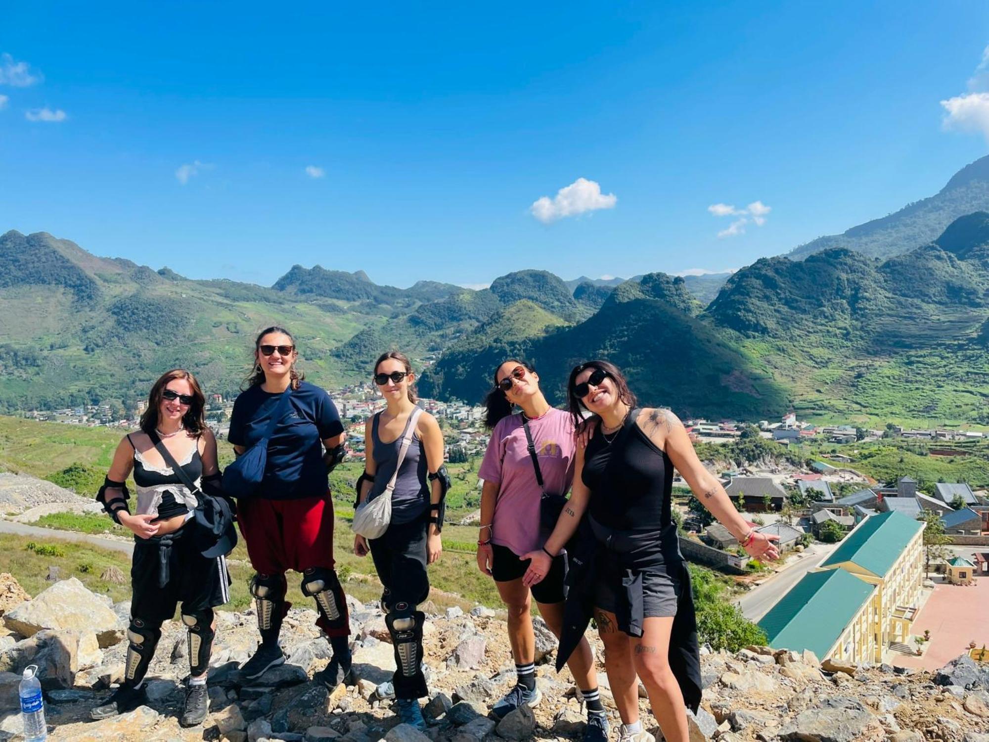 Strawberry House , Tour & Motorbikes Rentel Bed and Breakfast Ha Giang Εξωτερικό φωτογραφία