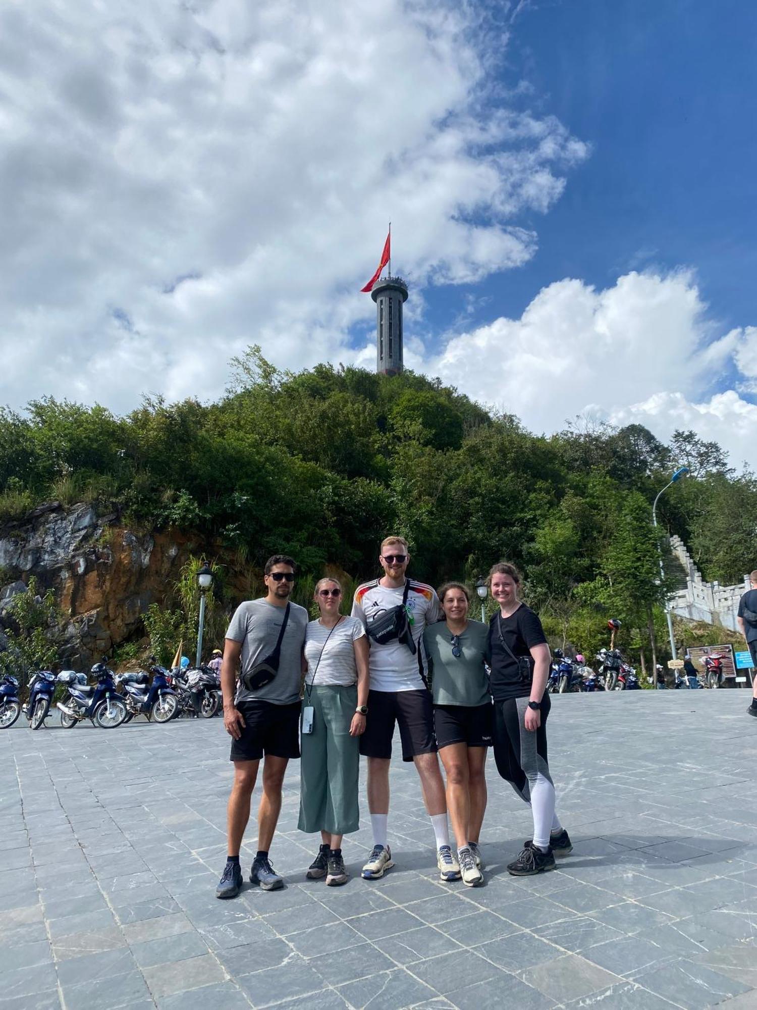 Strawberry House , Tour & Motorbikes Rentel Bed and Breakfast Ha Giang Εξωτερικό φωτογραφία