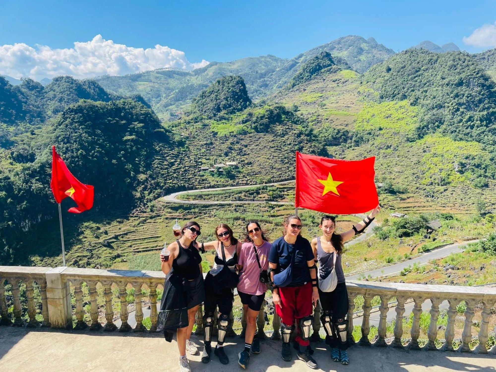 Strawberry House , Tour & Motorbikes Rentel Bed and Breakfast Ha Giang Εξωτερικό φωτογραφία